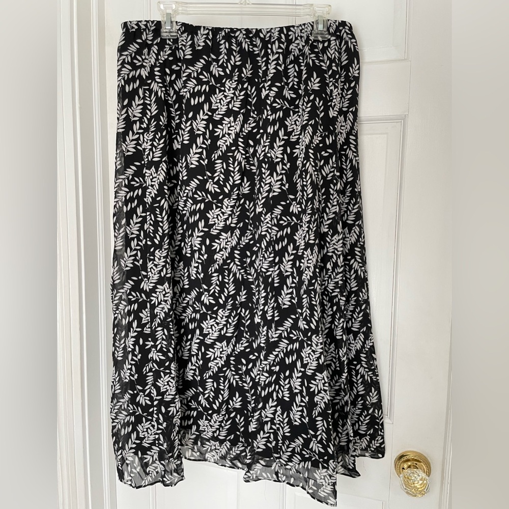 Large Black and off-white skirt in a leaf and berry pattern
